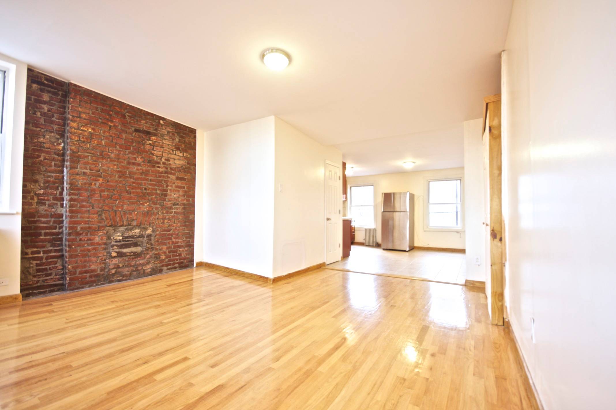 GIGANTIC FULL FLOOR, 2BR APARTMENT W/ EAT IN KITCHEN AND WINDOWS FOR DAYS!