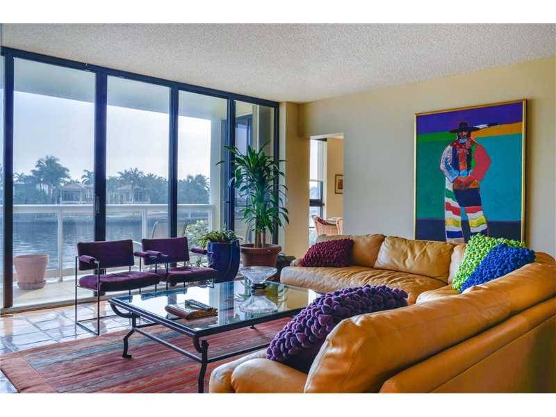 JUST REDUCED - TERRACES AT TURNBERRY 3 BR Condo Golden Beach Miami