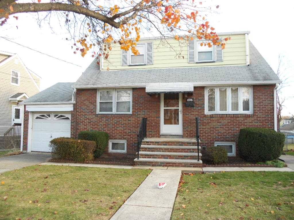 ORIGINAL CONDITION CAPE-WELL KEPT - BEST FAMILY NEIGHBORHOOD-SHORT WALK TO CLARENDON SCHOOL-TWO SHORT BLOCKS TO NY BUS-54X100 LOT