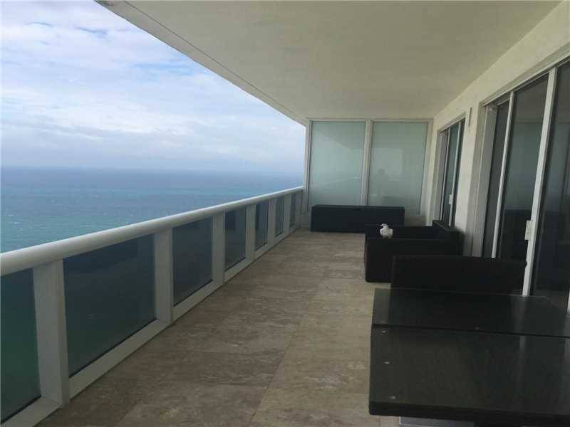 Beautifully furnished - BEACH CLUB TWO 2 BR Condo Hollywood Miami