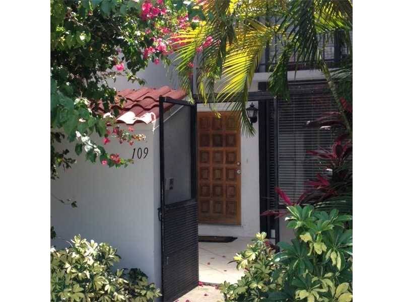Very spacious and beautifully maintained townhouse close to the beach