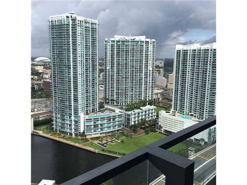 BRAND NEW- EXQUISITE LUXURY APARTMENT IN THE HEART OF THE FINANCIAL DISTRICT OF MIAMI