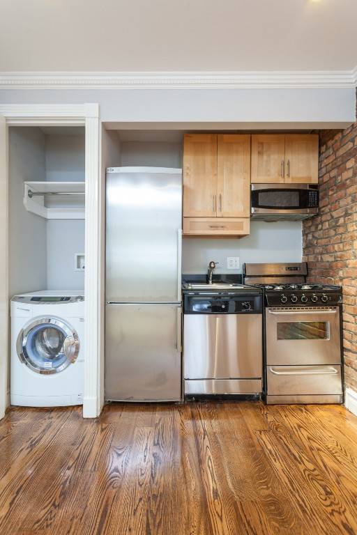 East Village: Lovely 1BR with Immediate Move-In