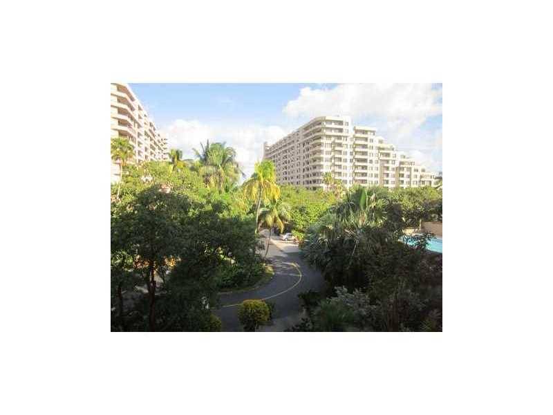 Great 3 bedrooms/2 baths with enclosed balcony - Botanica 3 BR Condo Key Biscayne Miami