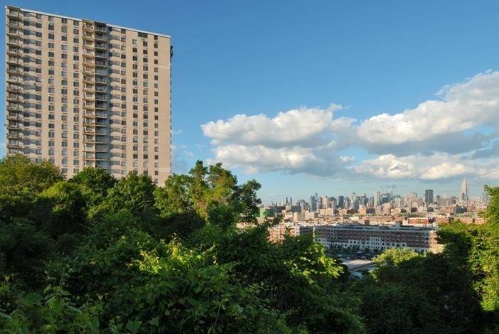 Welcome home to this 2 bed/2 bath apartment with NYC skyline views in a full service building
