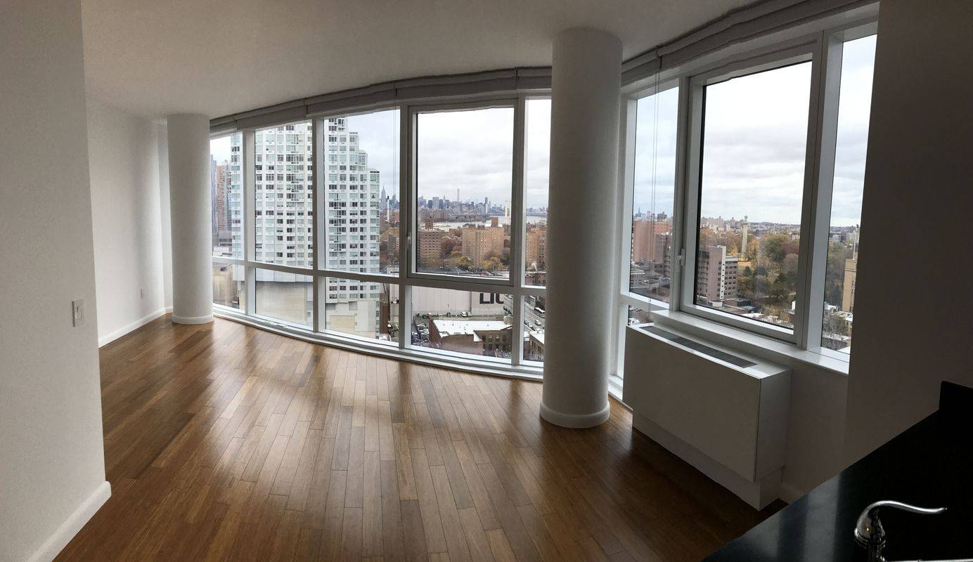 Foor-to-Ceiling Windows with Stunning Manhattan Skyline Views