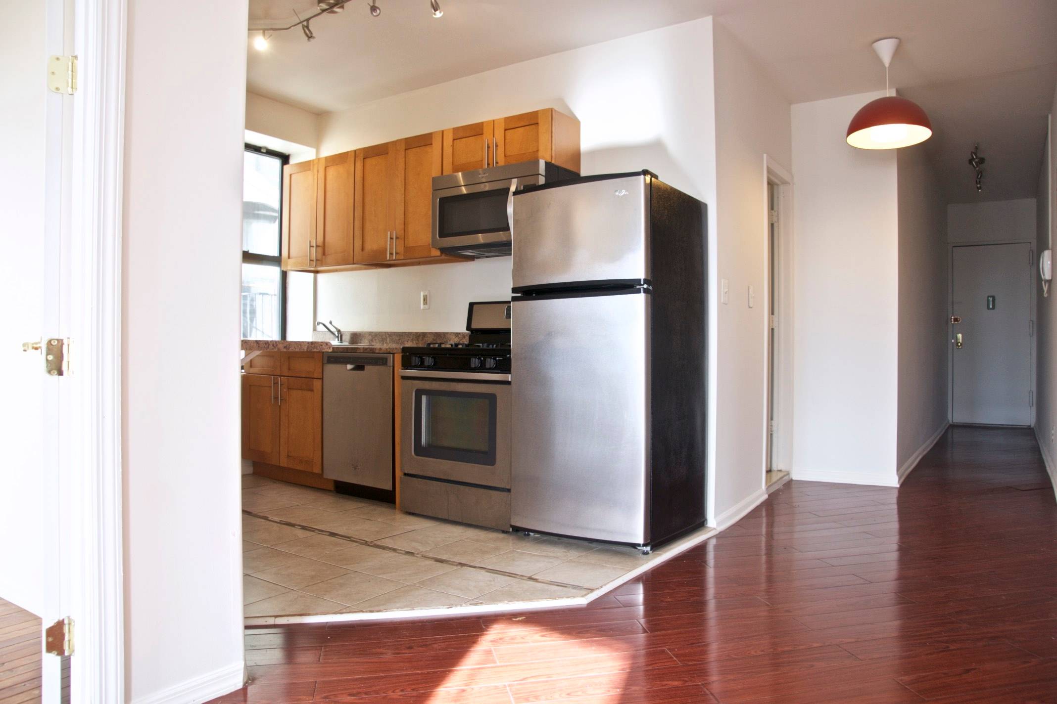 Cobble Hill 2 Bedroom w/Great Light w/Dishwasher and Gas Range