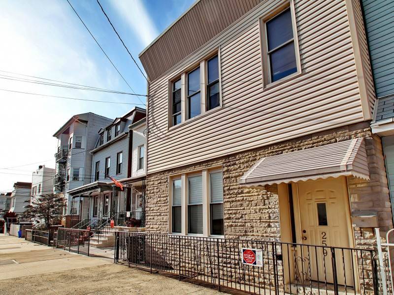 This house is in an excellent location very close to the Congeess Light-Rail stop and Elevator to Hoboken