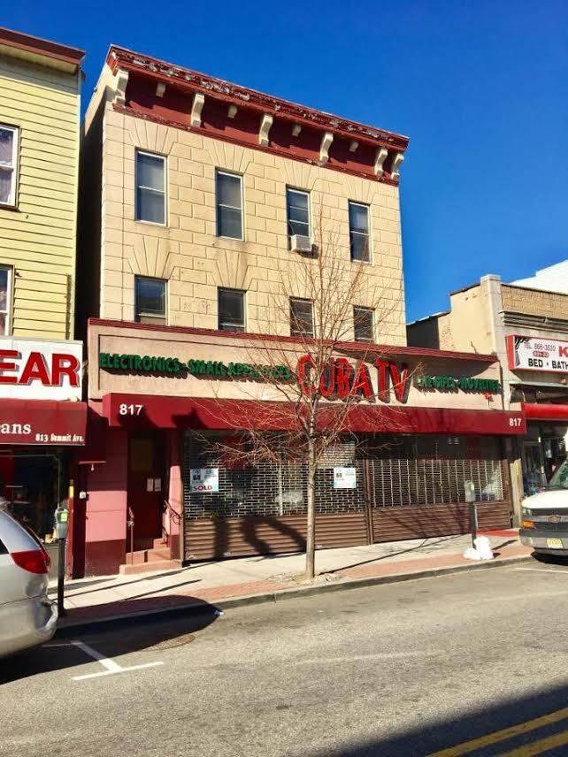 Huge retail opportunity in prime Summit Ave/Union City location close to JC Heights
