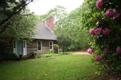 PRIVACY ONE MILE FROM OCEAN AND EASTHAMPTON VILLAGE