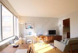 Charming Soho 2 Bedroom Apartment with 1 Bath featuring a Garden Courtyard