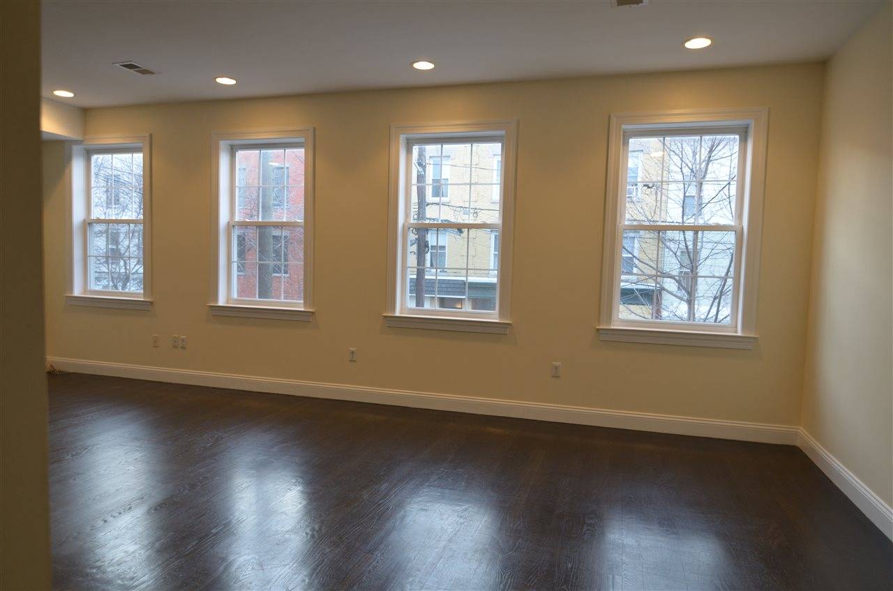 Newly renovated - 2 BR Historic Downtown New Jersey