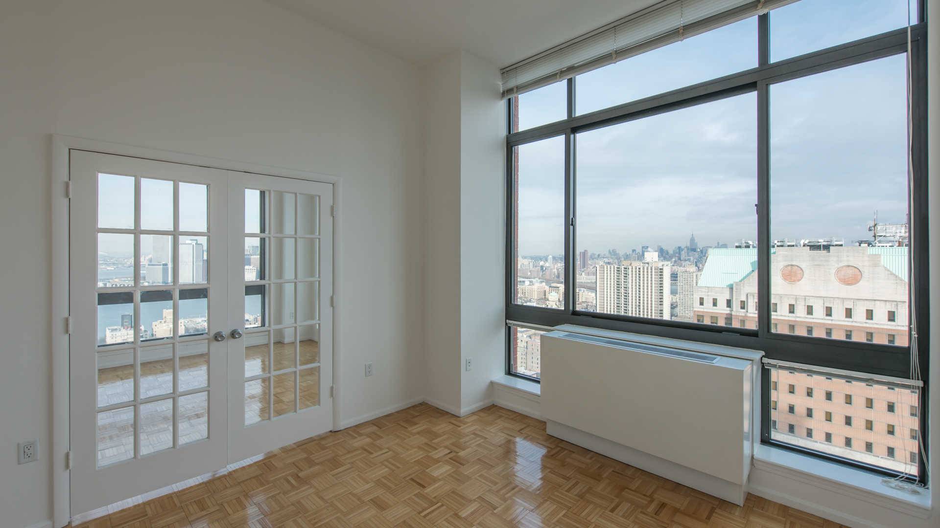 Beautiful Brooklyn Heights 3 Bedroom Apartment with 2.5 Baths featuring a Fitness Center and Rooftop Deck