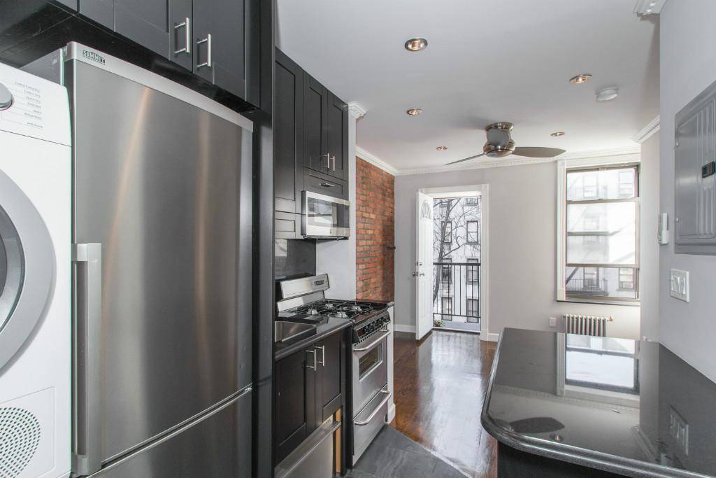 East Village: Beautiful 2BR with Modern Finishes