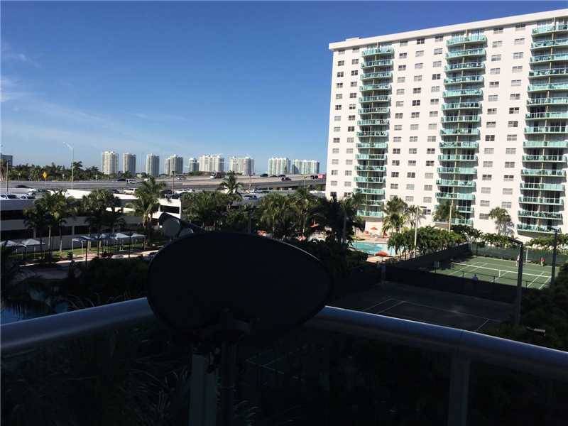 UPDATED 3/3 UNIT IN WINSTON TOWERS 600 - WINSTON TOWERS 3 BR Condo Bal Harbour Miami