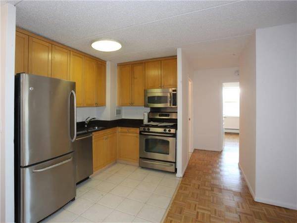 Gorgeous Soho 2 Bedroom Apartment with 2 Baths featuring a Garden