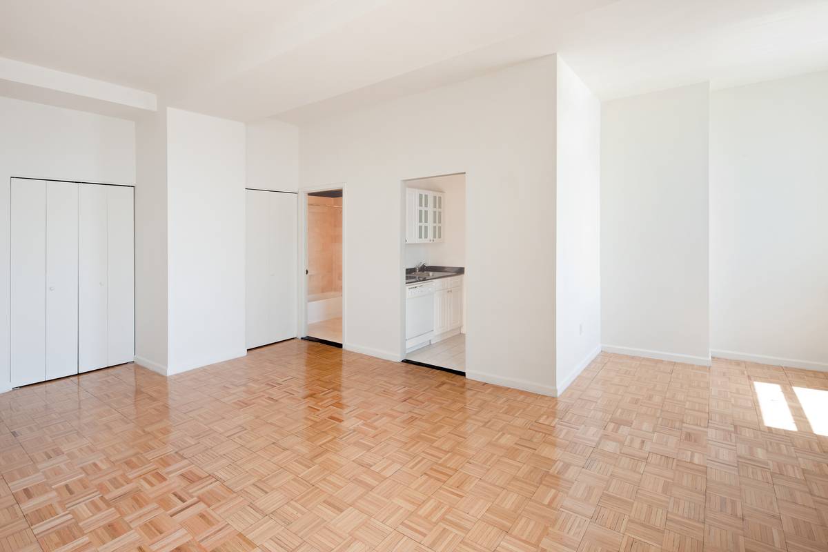NO FEE & 2 MONTHS FREE!! Incredible 3 Bedroom Conversion, Massive Layout, Hudson Views!!