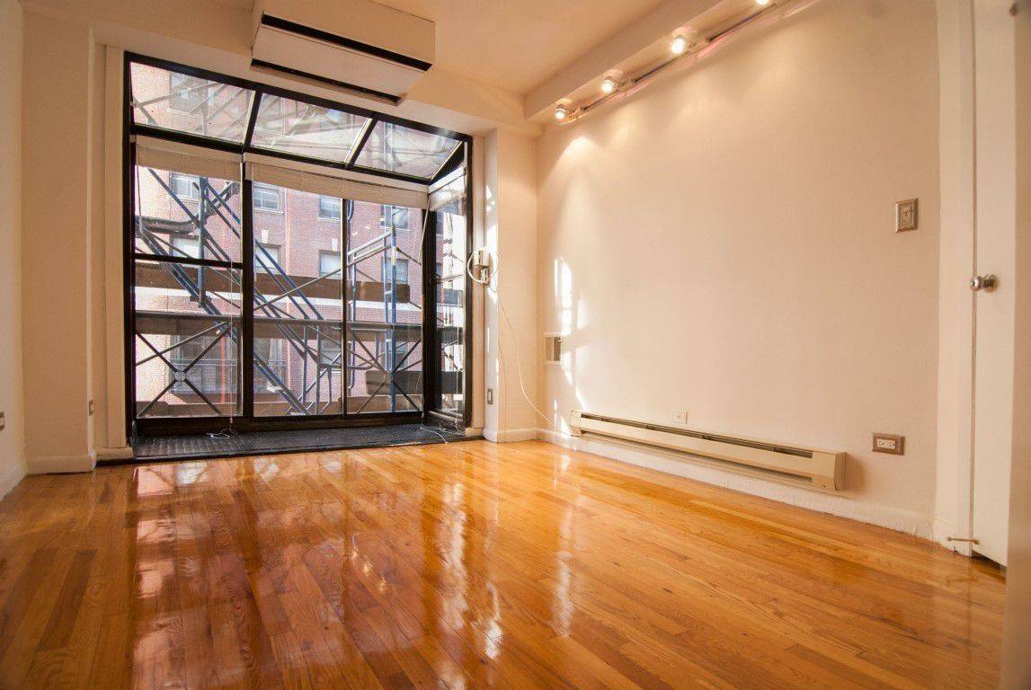 Midtown: 1 Bedroom with tons of natural light!