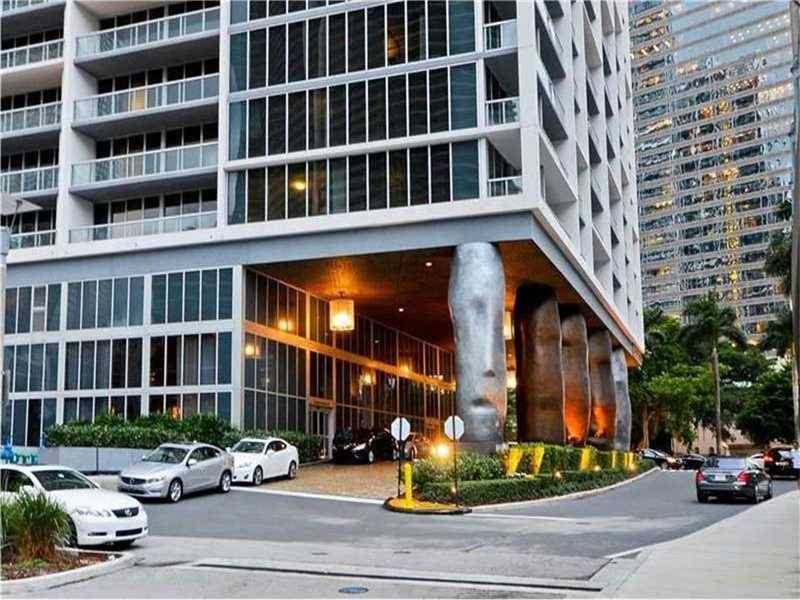 BEAUTIFUL 2BE/2BA WITH GORGEOUS WATERVIEWS - ICON BRICKELL T3 2 BR Condo Brickell Miami