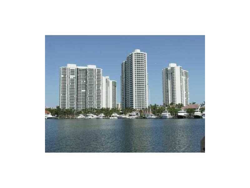 Beautiful 3 Bed/2 Bath Corner Unit in the exclusive South Tower at The Point