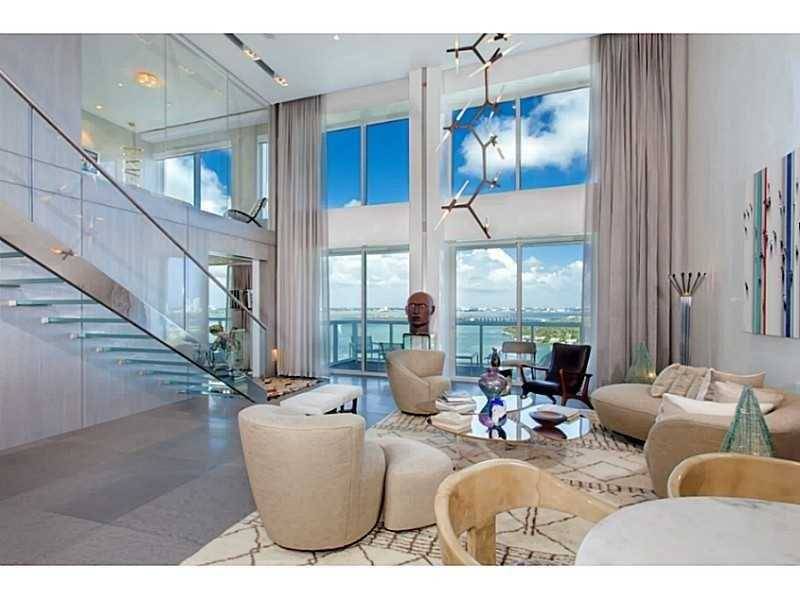 Stunning PH with breathtaking skyline views of Biscayne Bay and Miami Beach