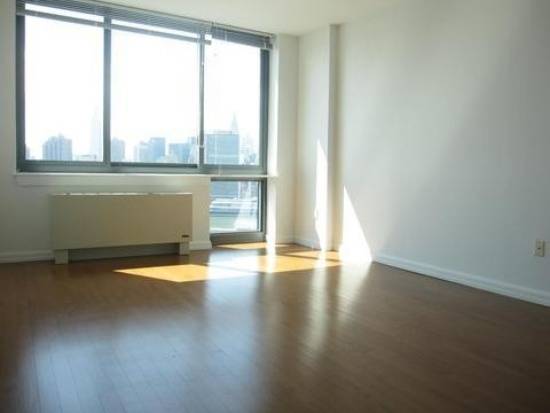 Fabulous Long Island City Studio Apartment with 1 Bath featuring a Rooftop Deck and Tennis Courts