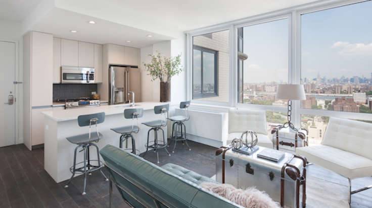 SWEEPING MANHATTAN SKYLINE VIEWS! SPACIOUS LUXURY 2BR, F/C WINDOWS, WATER VIEWS, 5 MINS TO 11 TRAIN STATIONS, W/D, ROOFTOP POOL, 2 FLOOR GYM,  LOUNGE AND MORE - 2 MONTHS FREE & NO FEE