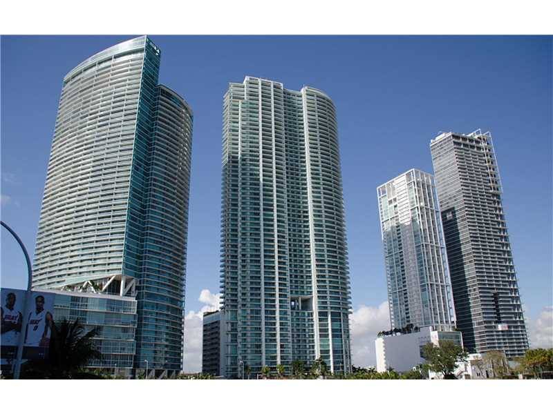 Amazing Panoramic views of Biscayne Bay and Ocean from this 1 bedroom/2 full bath