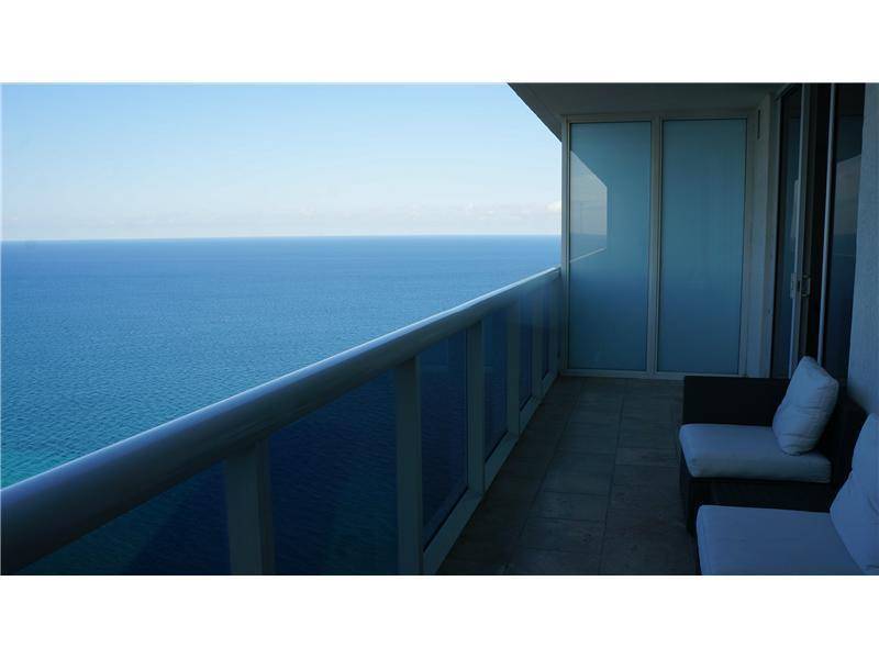 Beautifully furnished 2 Bedrooms/ 2 Baths - BEACH CLUB TWO 2 BR Condo Hollywood Florida