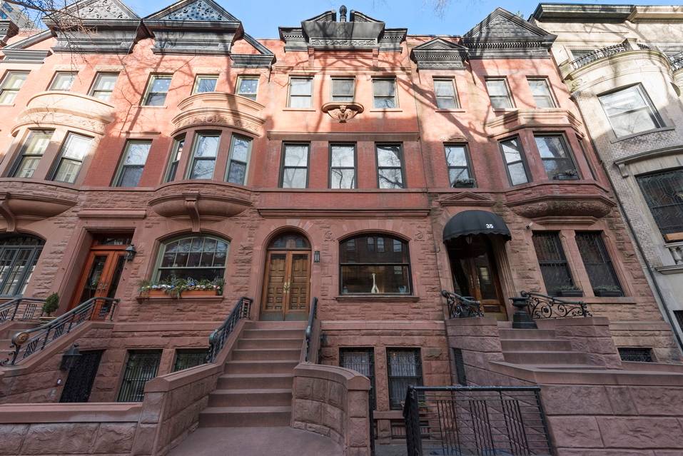 Traditional UWS Single Family Townhouse!