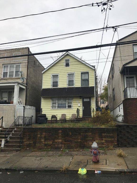 Two bedroom home on a quiet street off of Kennedy Boulevard
