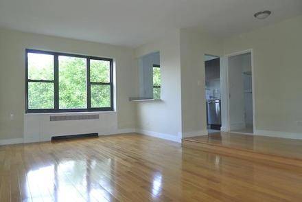 Wonderful West Village Studio Apartment with 1 Bath featuring a Fitness Facility and Garden