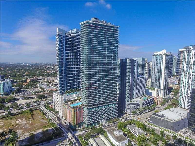 Make this beautiful 2 bedrooms/2 bathrooms unit at SLS Brickell Residences your new home