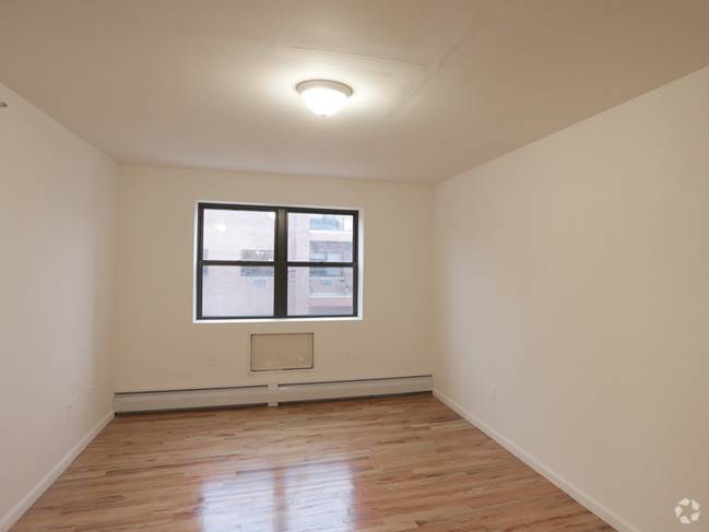 Beautiful Renovated 2 Bed/1 Bath In Elevator/Laundry Building* 1 Month Free*