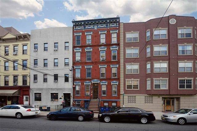This beautiful 1 bed is well laid out and close to the Hoboken Path station