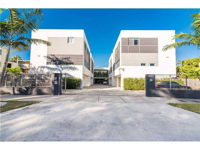 Nestled in the heart of South Miami and a short walk to the shops/restaurants at Sunset Place