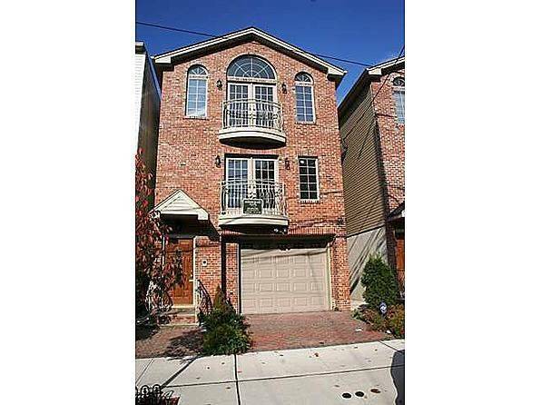 Fantastic duplex in a great location - 4 BR The Heights New Jersey