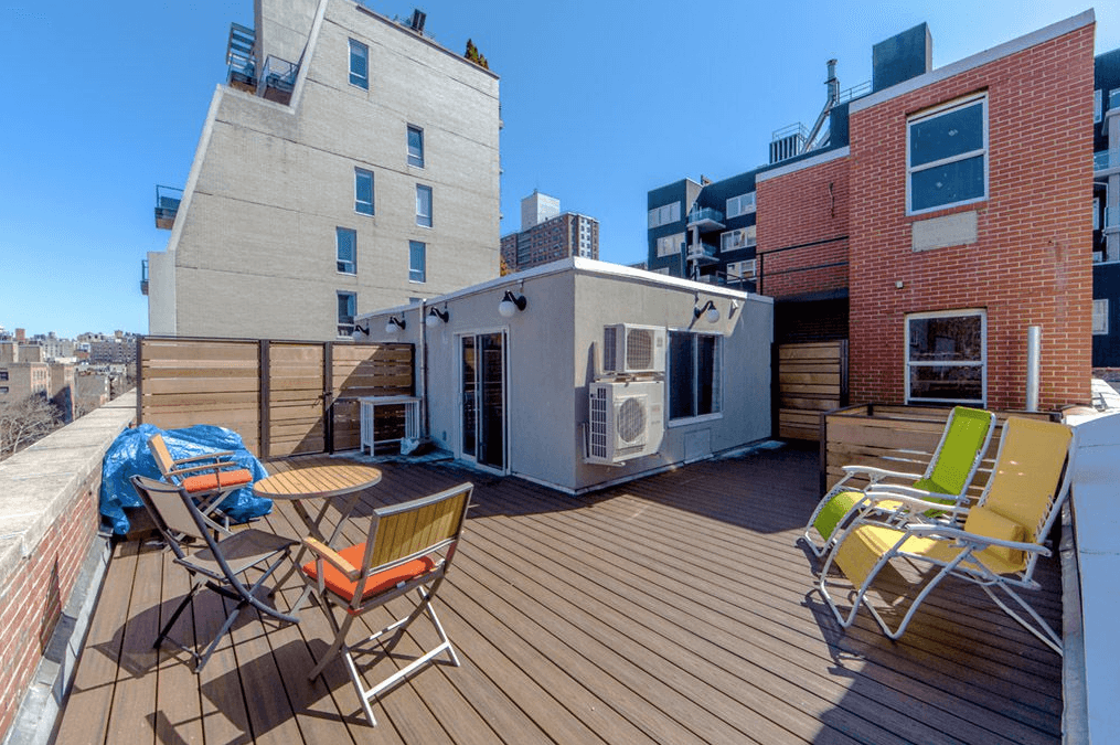 Free rent and No fee: 4 Bedroom Duplex w/ 2 Full Bathrooms, Washer & Dryer, Private Balcony and a Large Private Roof Deck in an Elevator Building!