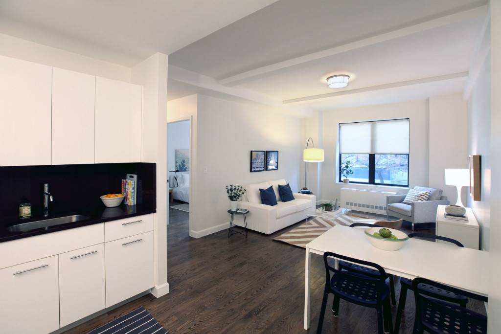 Stylish 1 Bedroom In the Heart of UWS - Luxury Doorman Building!