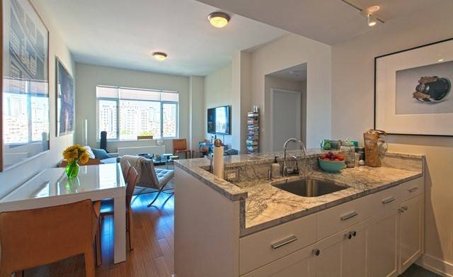 Brilliant Brooklyn Heights 2 Bedroom Apartment with 2 Baths featuring a Rooftop Deck and Fitness Center