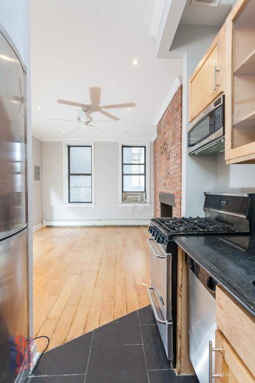 Beautiful Renovated 2 Bed/1 Bath With W/D In Unit *No Fee*