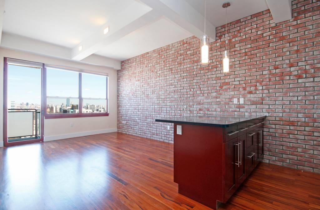 **NO FEE**  SUPER SPACIOUS, LOFT LIKE 2BR WITH A PRIVATE TERRACE