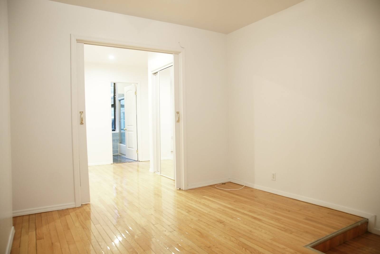 MAKE YOUR FRIENDS JEALOUS!  RARE RENT STABILIZED STUDIO WITH AN EAT IN KITCHEN!