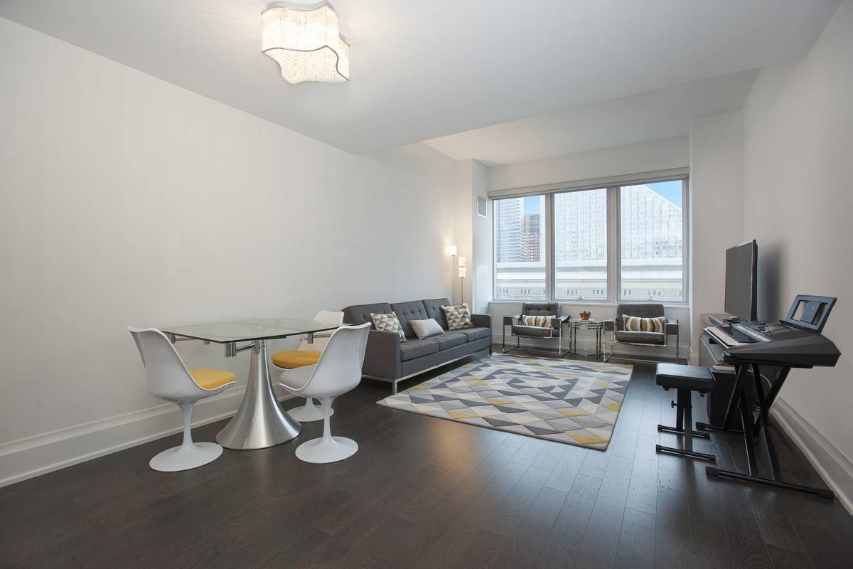 Bright South Facing 1 Bedroom 1.5 Bathroom at the Luxurious One Riverside Park