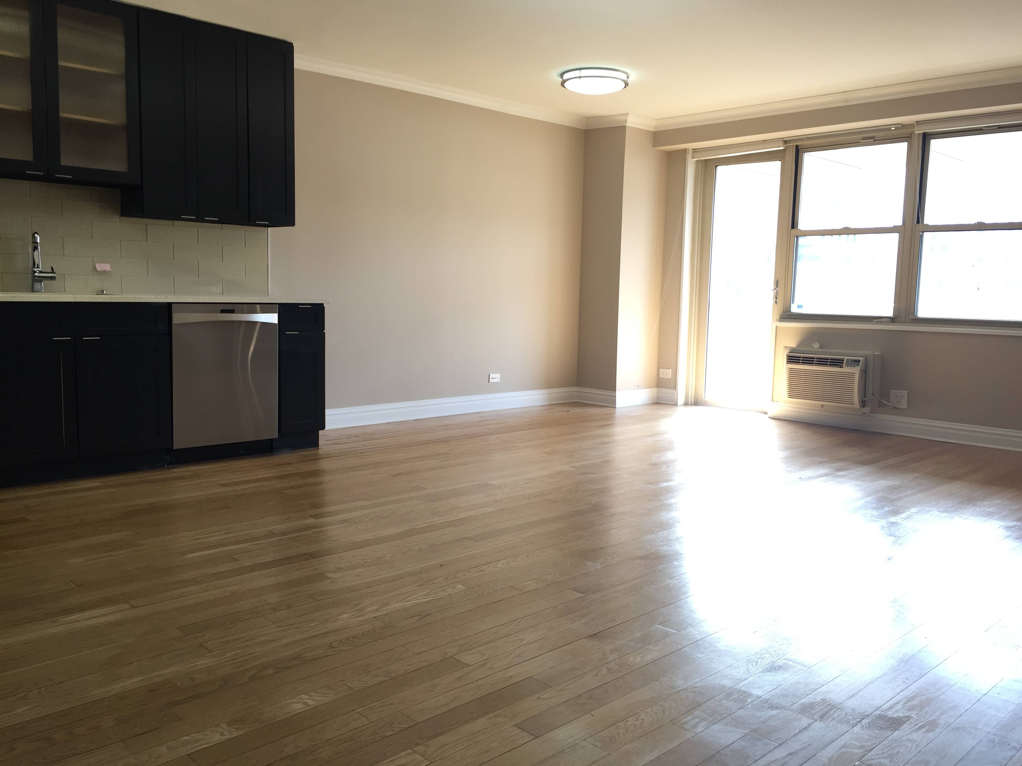 TriBeCa: Large 1 Bedroom with Washer/Dryer in Unit & Two Months Free