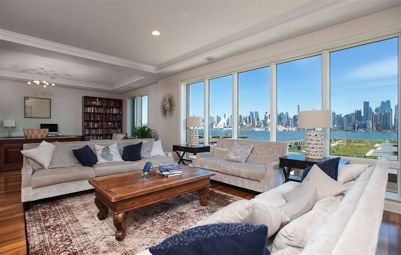 3300 sq ft Penthouse with stunning Manhattan and Hudson River views