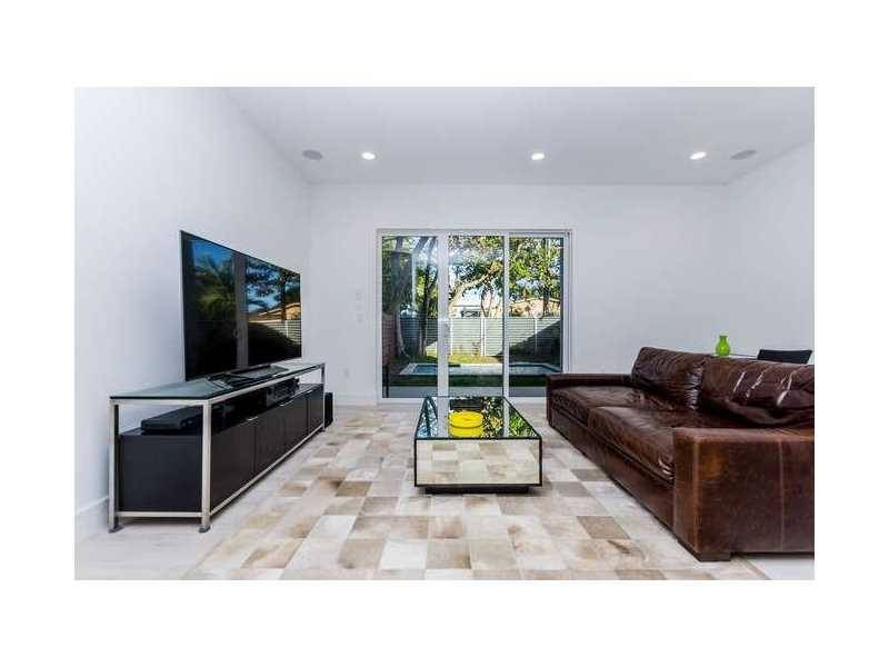 SPECTACULAR MODERN NEW IN 2015 TOWN HOME - 2875 33rd Ct SW 3 BR Condo Coral Gables Miami