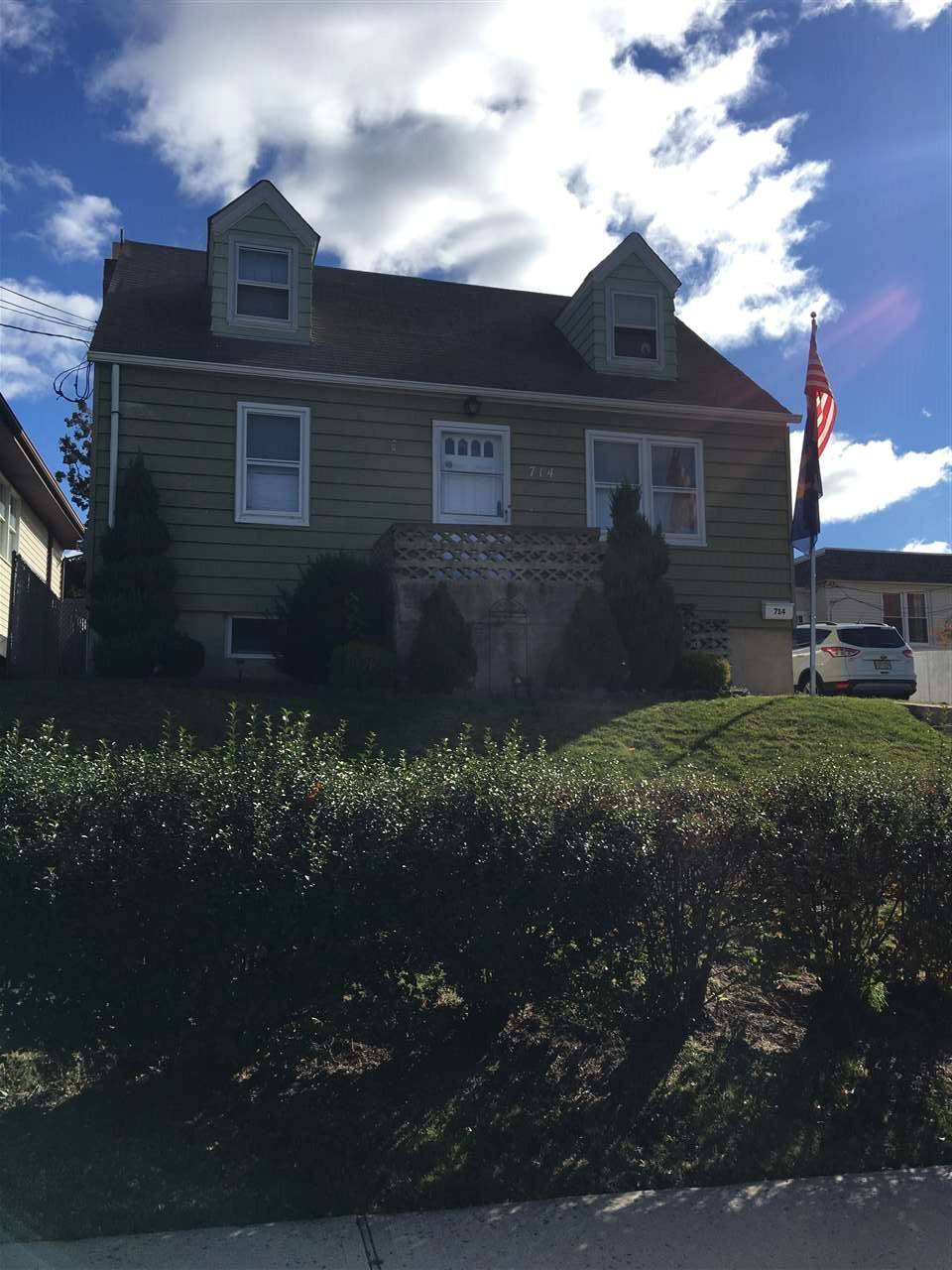 3BR/3FBTH home on 50 x 100 lot in need of significant TLC