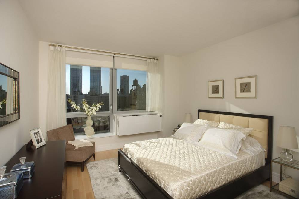 Upper West Side Studio with extra storage space and a full separate kitchen. Doorman, laundry, elevator.