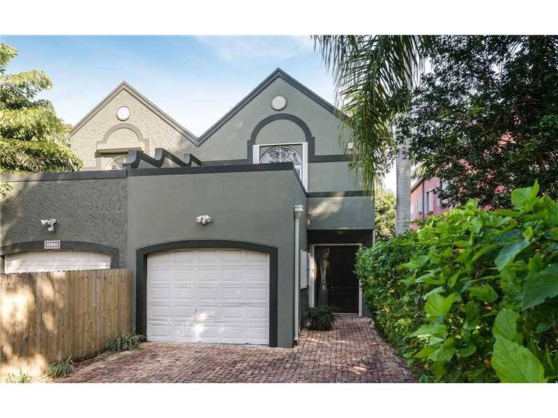 Beautiful Townhouse located in the center of Coconut Grove